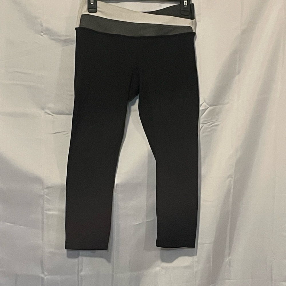 Black Capri Lululemon Leggings